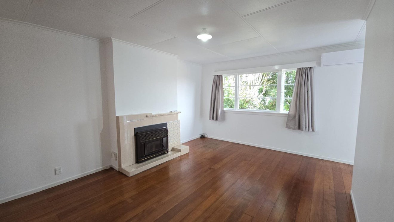 1/1 Mountfield Terrace, Owairaka, Auckland - Carousel 2
