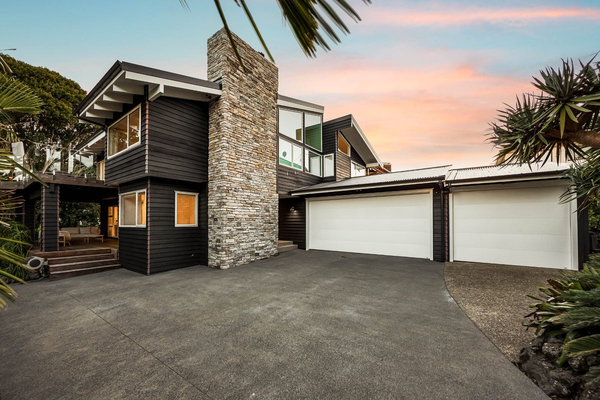 47 Masterton Road, Rothesay Bay, Auckland - Carousel 1