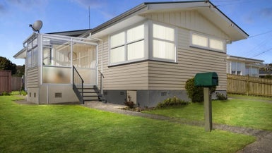 8 Pauline Way, Paparangi, Wellington - Carousel 1