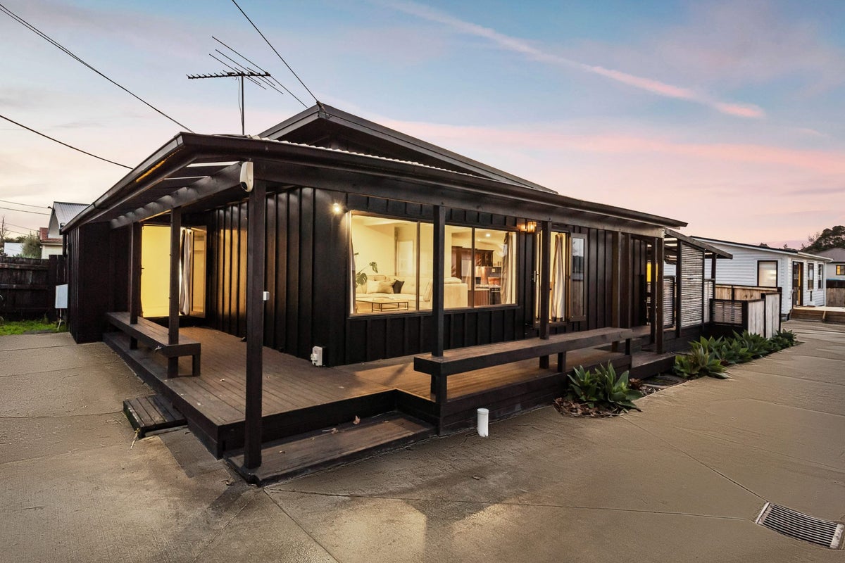 196 Beach Haven Road, Beach Haven, Auckland - Carousel 1