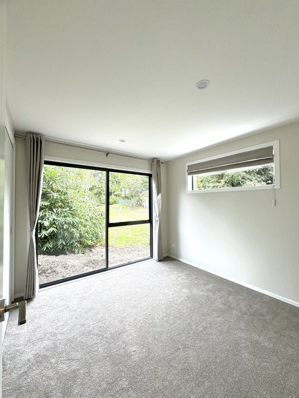 6 Camelot Place, Glenfield, Auckland - Carousel 8