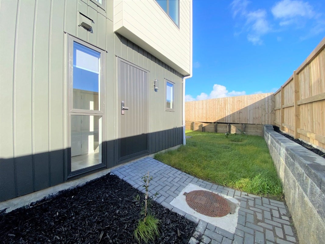 7/39 Renata Crescent, Te Atatu Peninsula, Auckland - Carousel 2