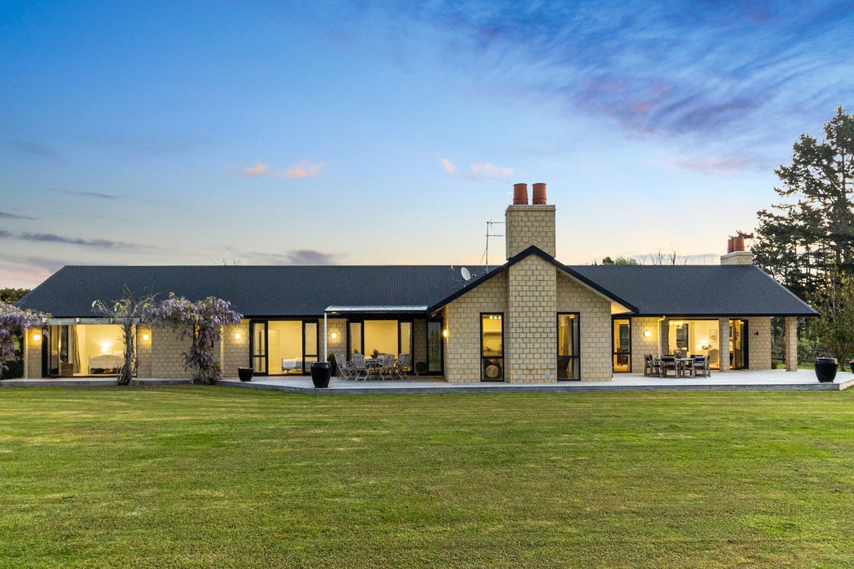 21 Whangapouri Road, Drury - Carousel 1