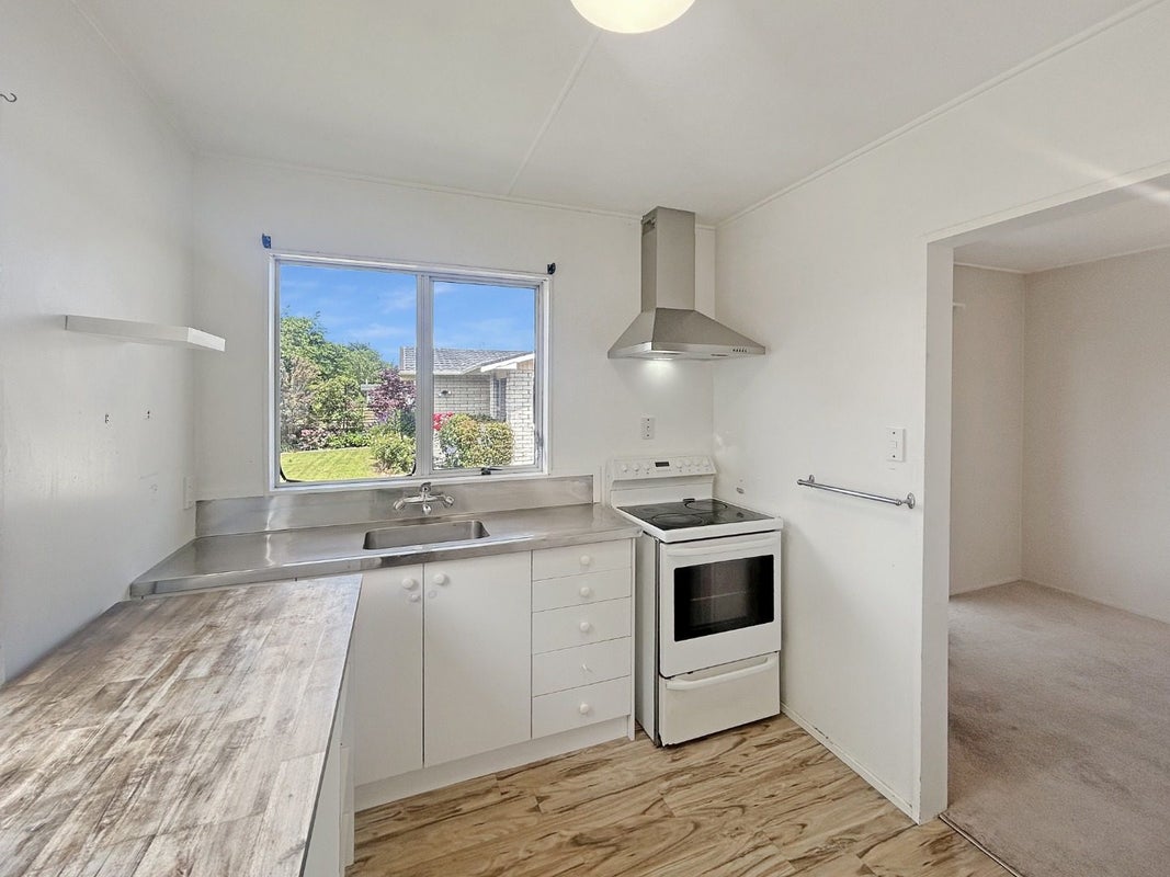 21A Raglan Avenue, Cloverlea, Palmerston North - Carousel 2