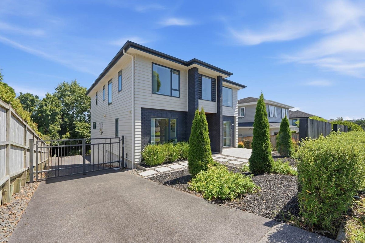 18 Newport Place, Forrest Hill, Auckland - Carousel 2