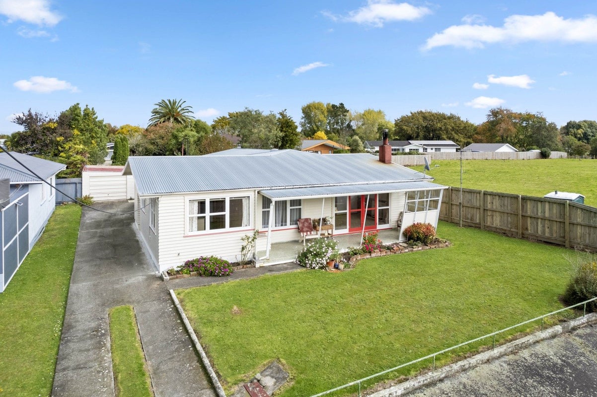 21 Hamilton Street, Pahiatua - Carousel 1