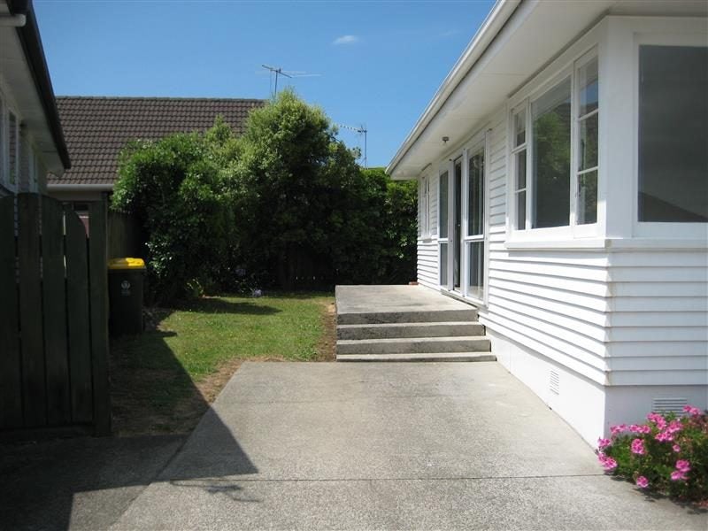 2/66 Wellington Street, Howick, Auckland - Carousel 1