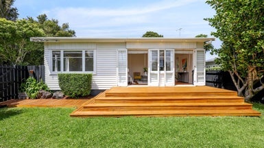 44 Wellesley Road, Mangere Bridge, Auckland - Carousel 1