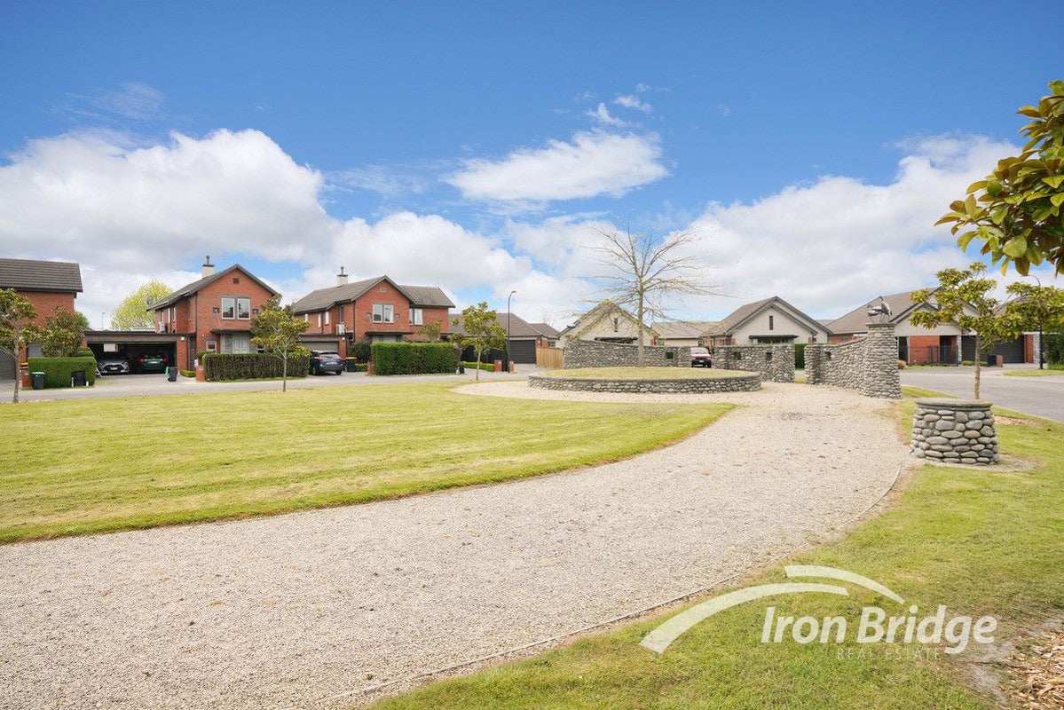 26 Henley Green, Northwood, Christchurch - Carousel 13
