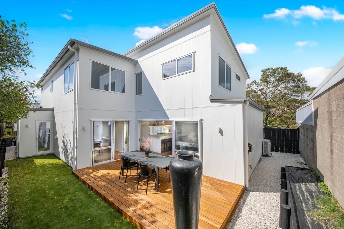 2A Hawea Road, Point Chevalier, Auckland - Carousel 1