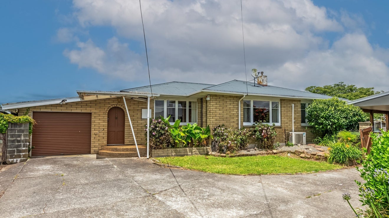 8 Fox Place, Cloverlea, Palmerston North - Carousel 1