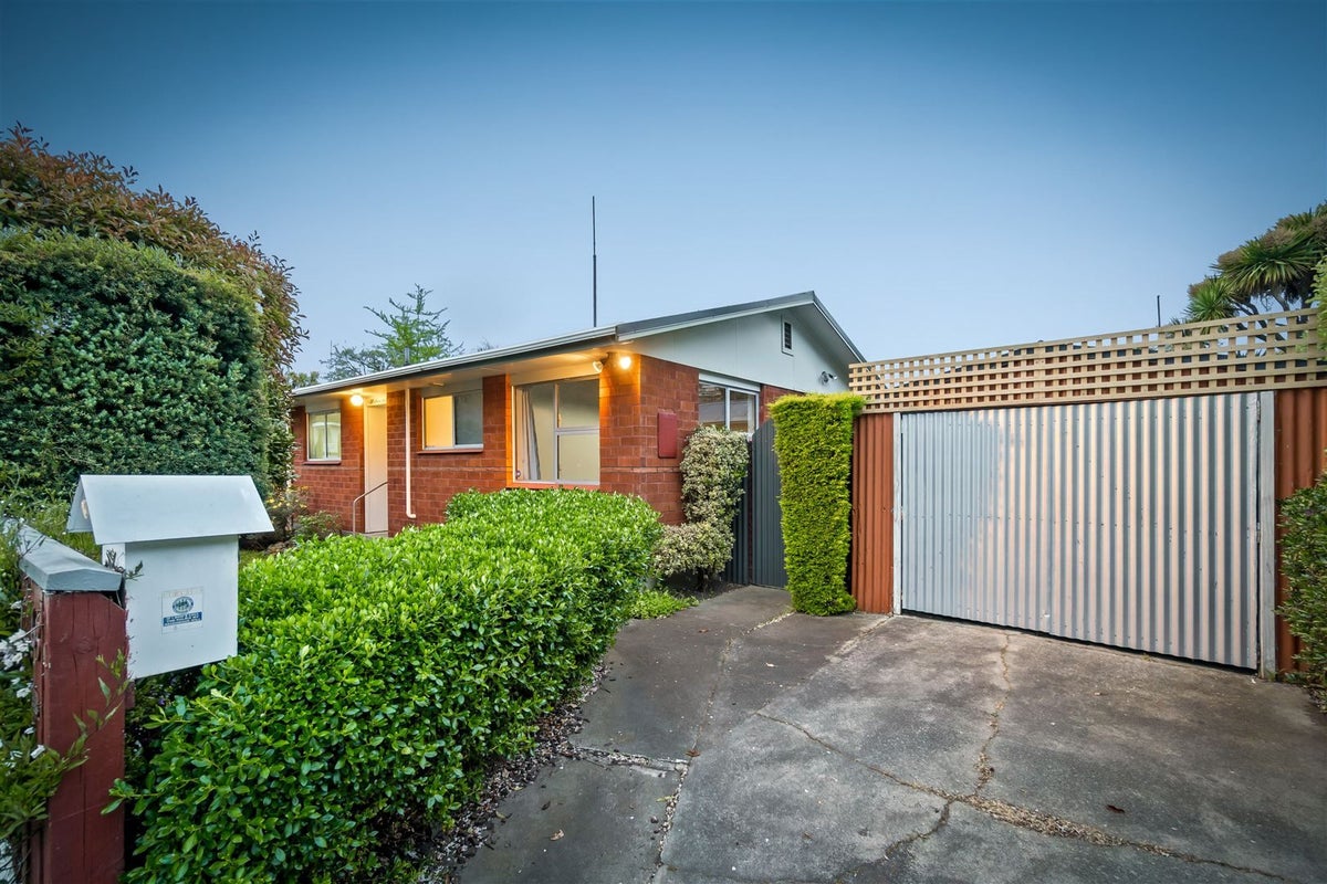 2/63 Colenso Street, Sumner, Christchurch - Carousel 2