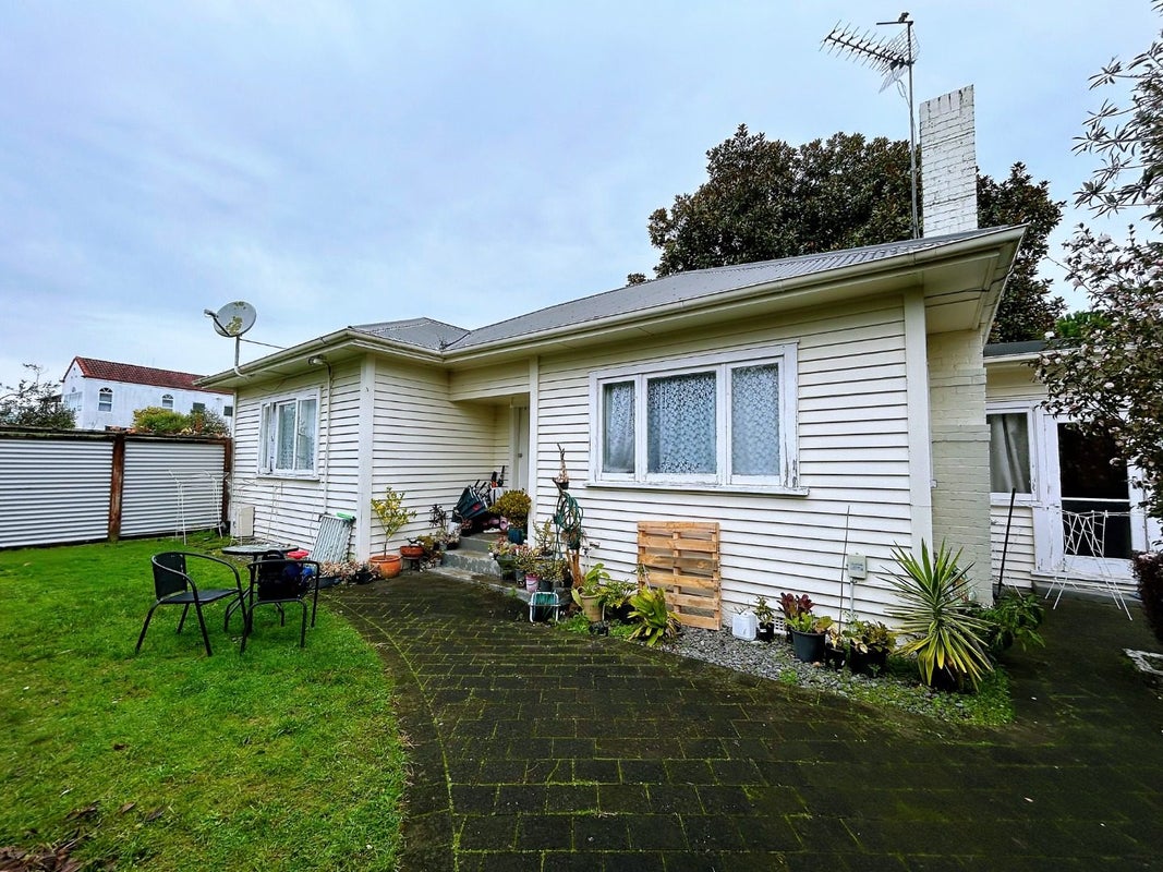 59A Lake Crescent, Hamilton Lake, Hamilton - Carousel 1