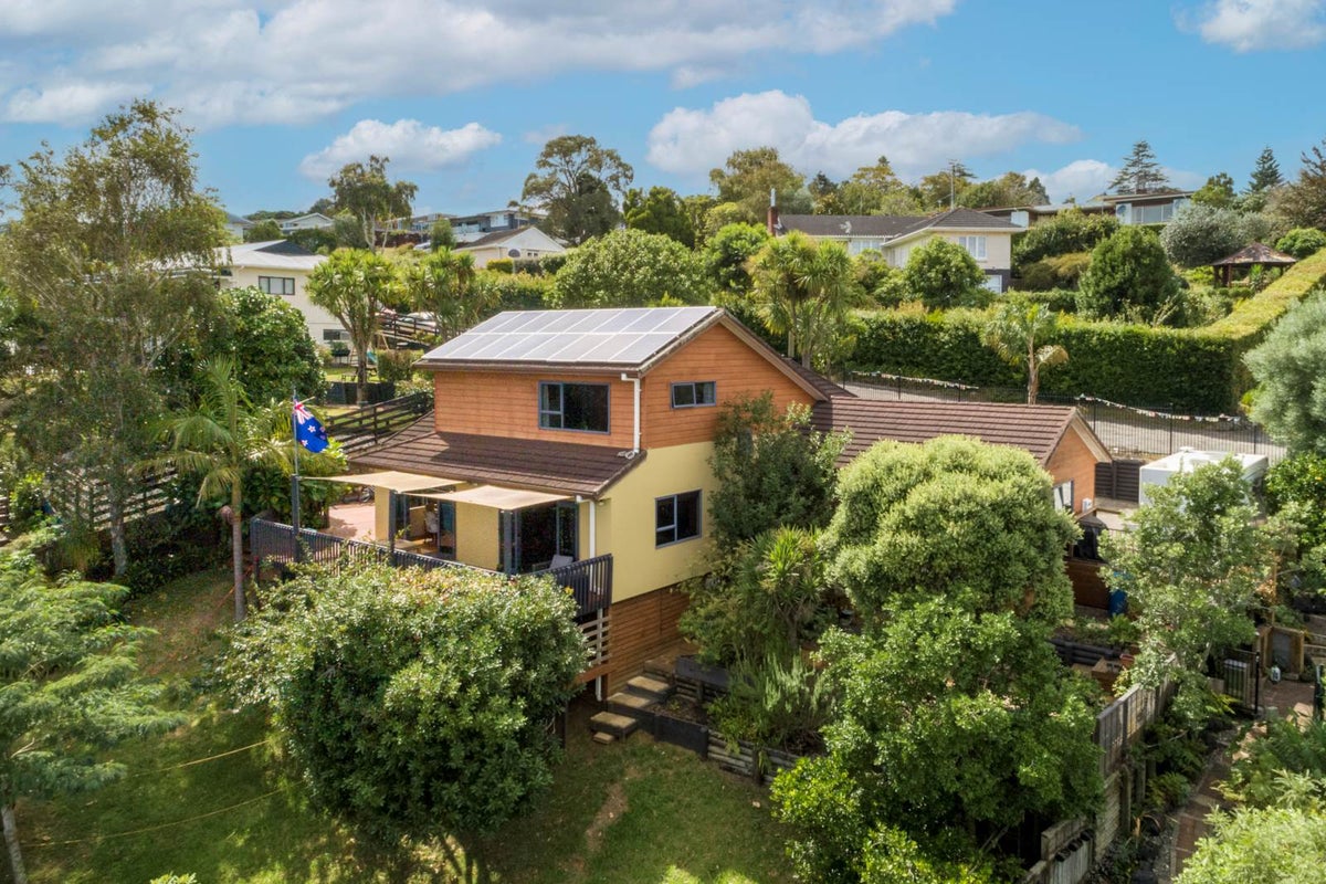 2 Kauri Lane, Red Hill, Papakura - Carousel 2