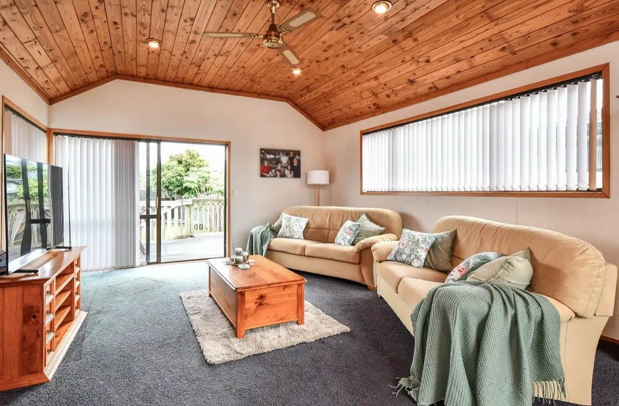 17 Calluna Crescent, Totara Heights, Auckland - Carousel 1
