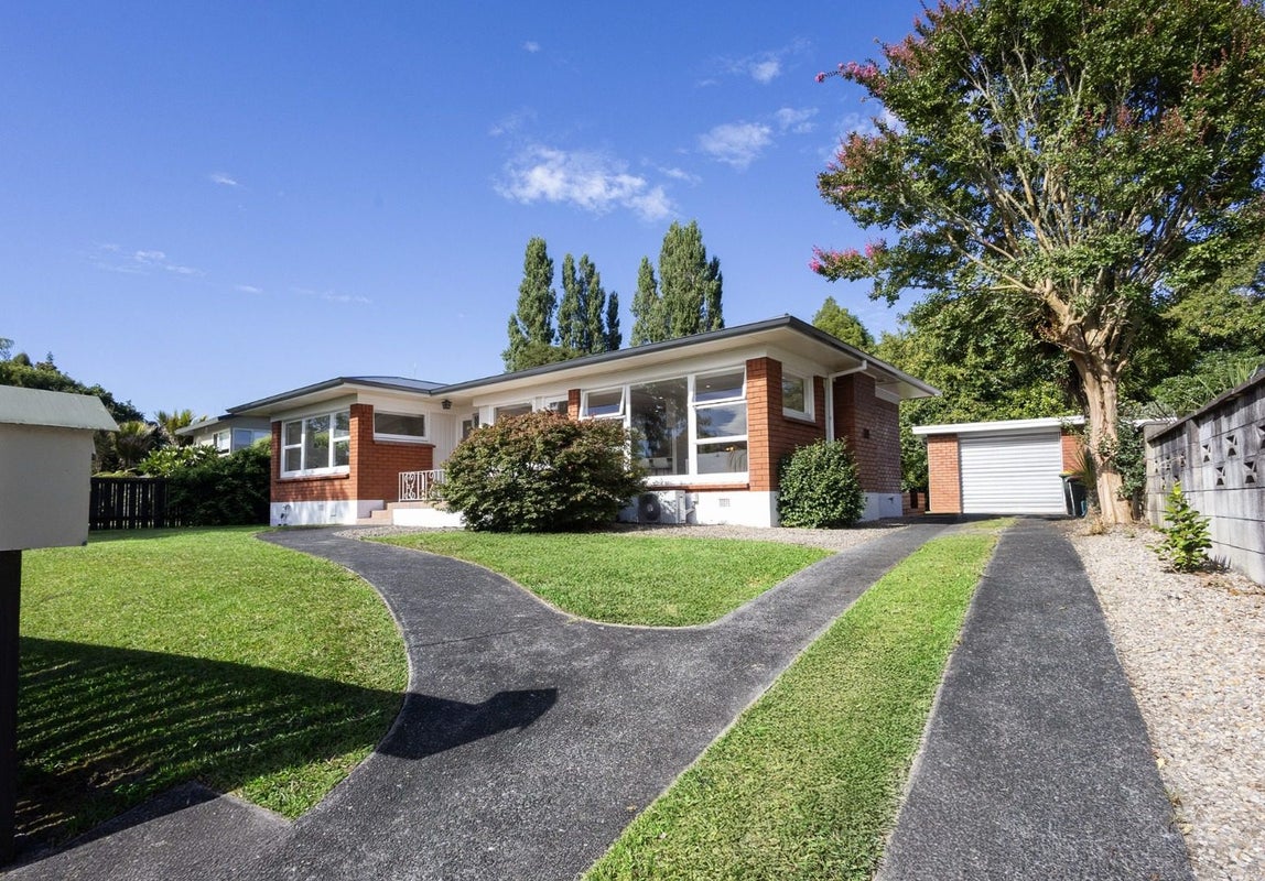 25 Hooker Avenue, Chedworth, Hamilton - Carousel 1