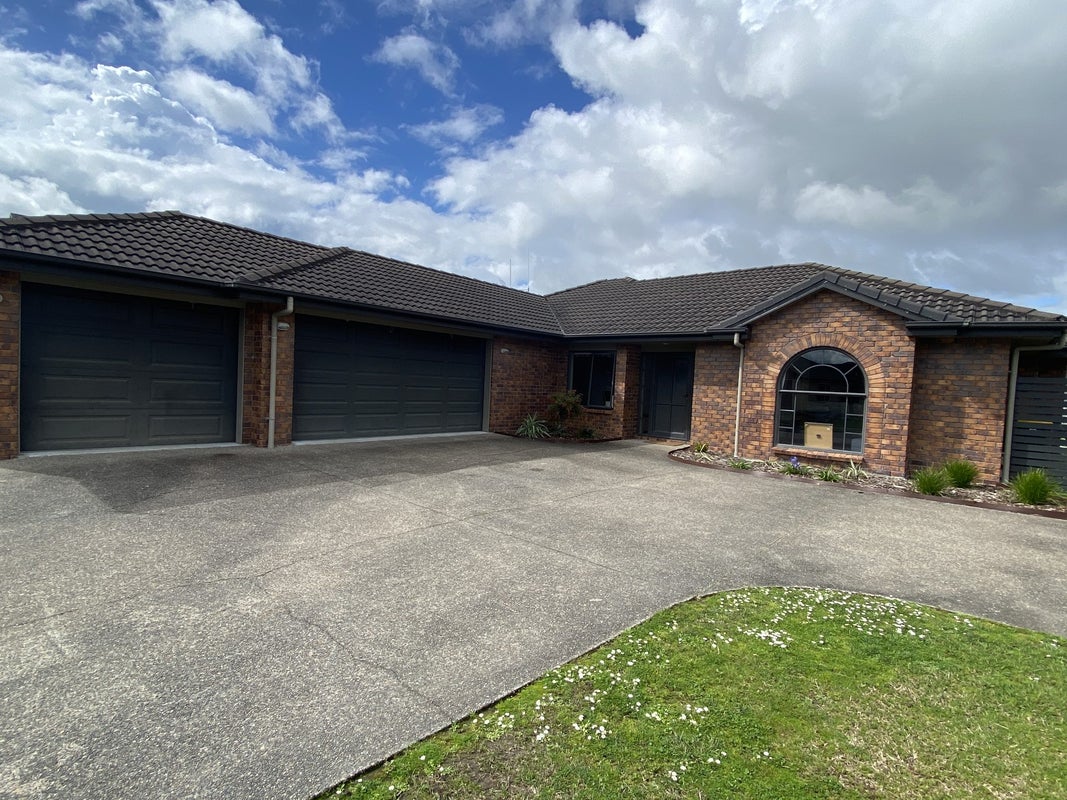 68 Palliser Drive, Huntington, Hamilton - Carousel 1
