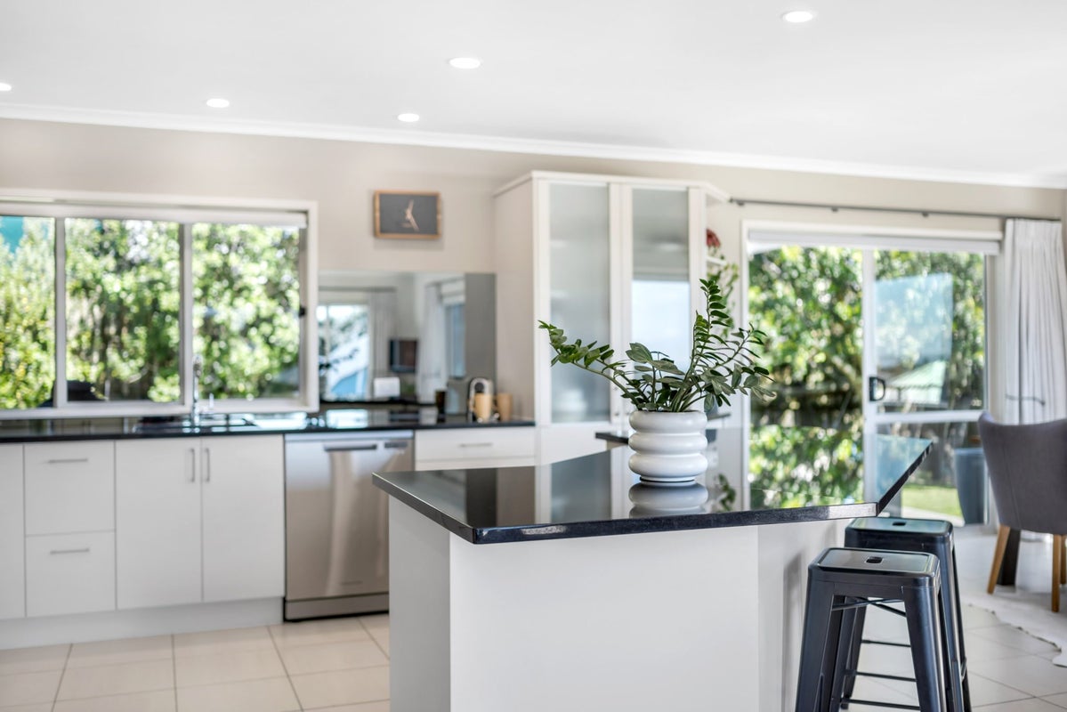 9 Gibbia Way, Beachlands, Auckland - Carousel 2