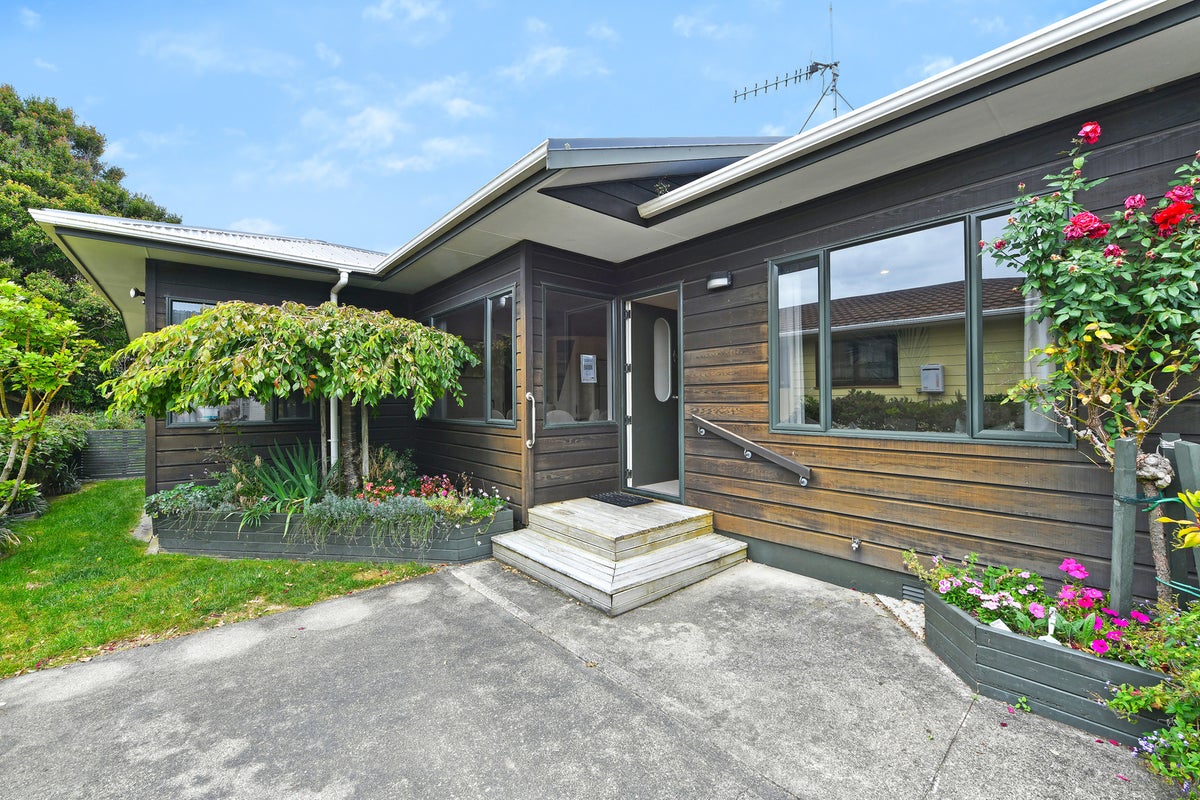12B Connolly Street, Boulcott, Lower Hutt - Carousel 1