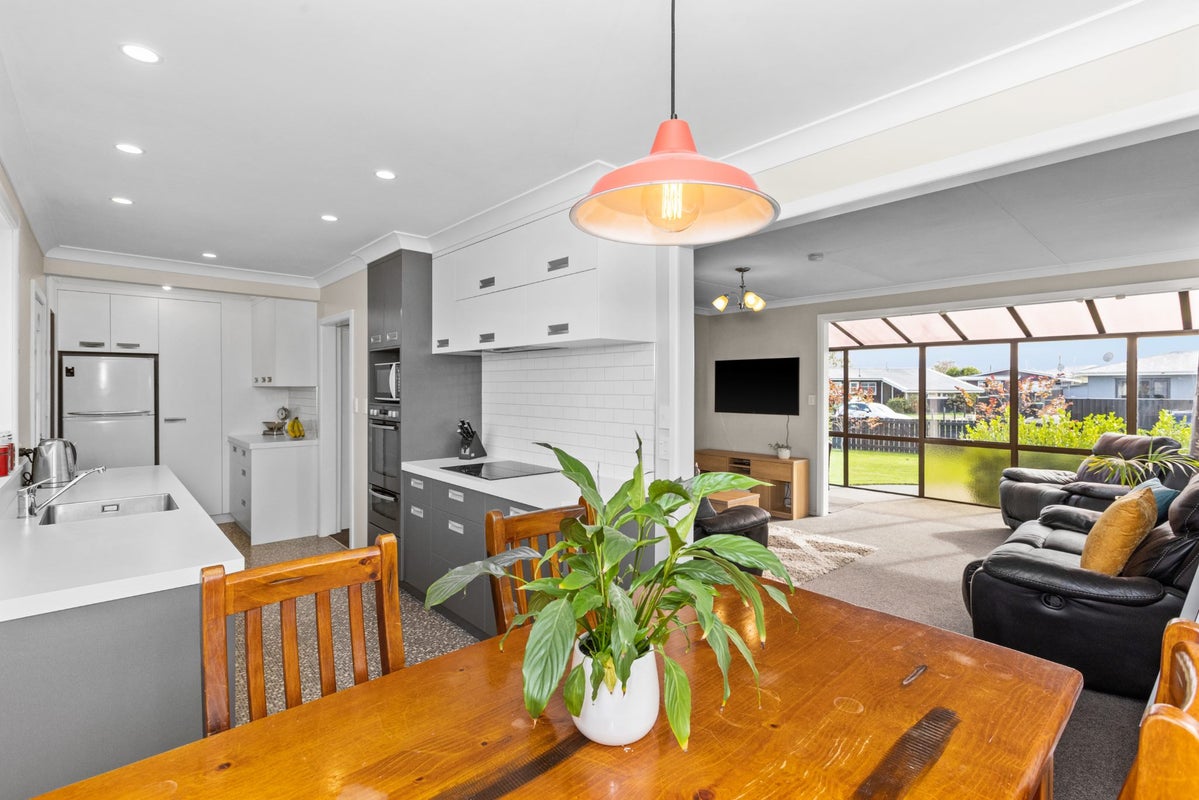 18 Hastie Place, Onekawa, Napier - Carousel 2