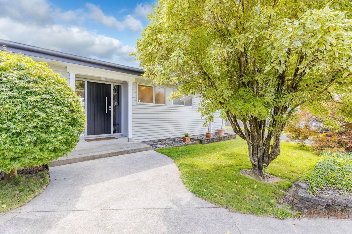 21 Paulette Place, Queenwood, Hamilton - Carousel 1