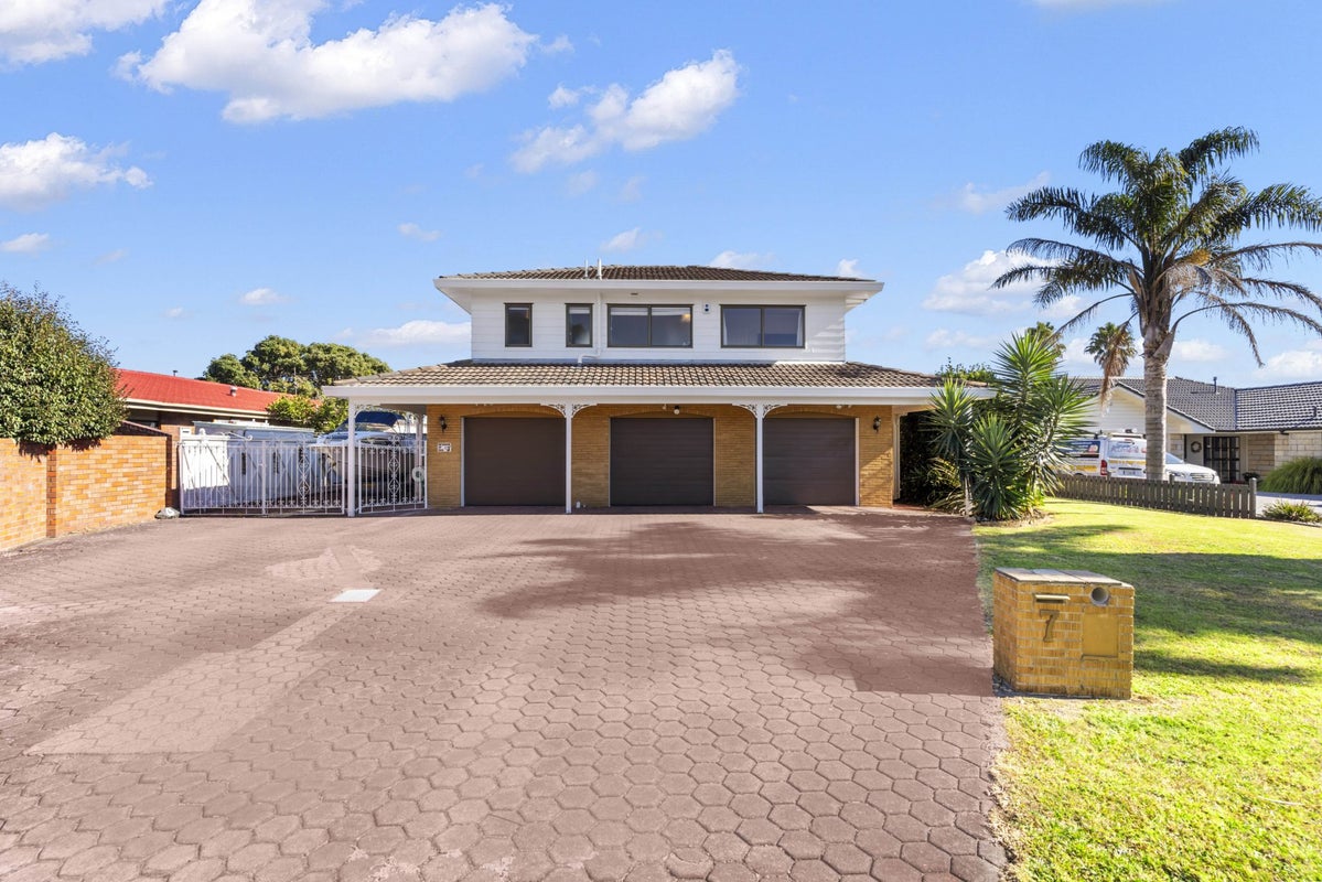 7 Riksha Place, Conifer Grove, Takanini - Carousel 1