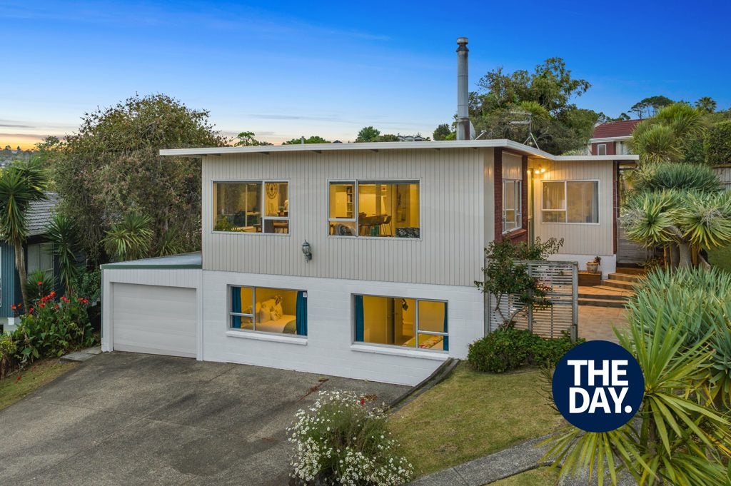 94 Glencoe Road, Browns Bay, Auckland - Carousel 1