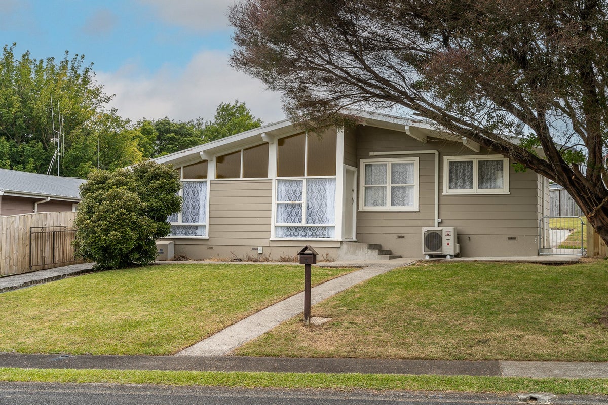 9 Edith Place, Dinsdale, Hamilton - Carousel 1