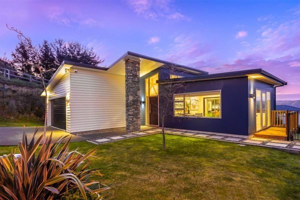 20 Madeira Close, Whitby, Porirua - Carousel 2