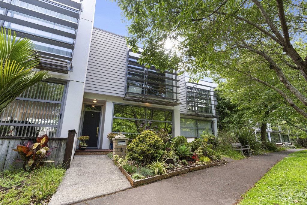 8 Kauri Drive, Takanini, Auckland - Carousel 1