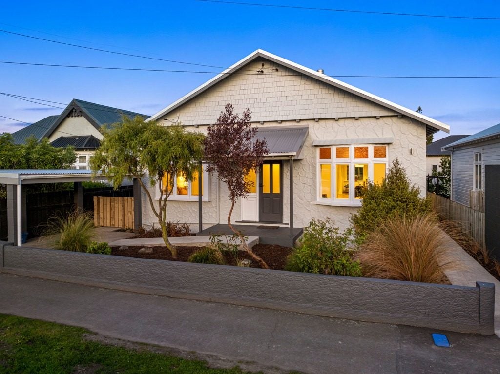 19 West Avenue, Saint Clair, Dunedin - Carousel 1