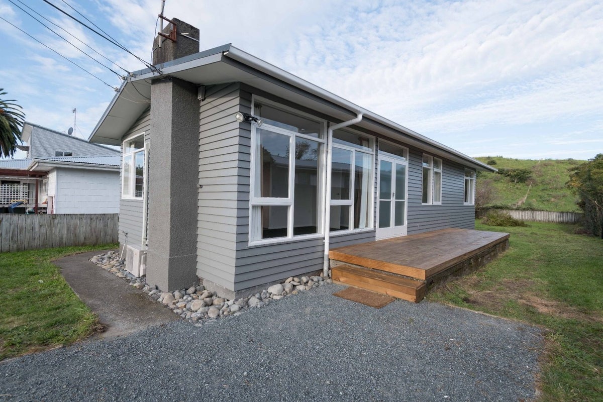 46 Kiwi Road, Raumati Beach, Paraparaumu - Carousel 1