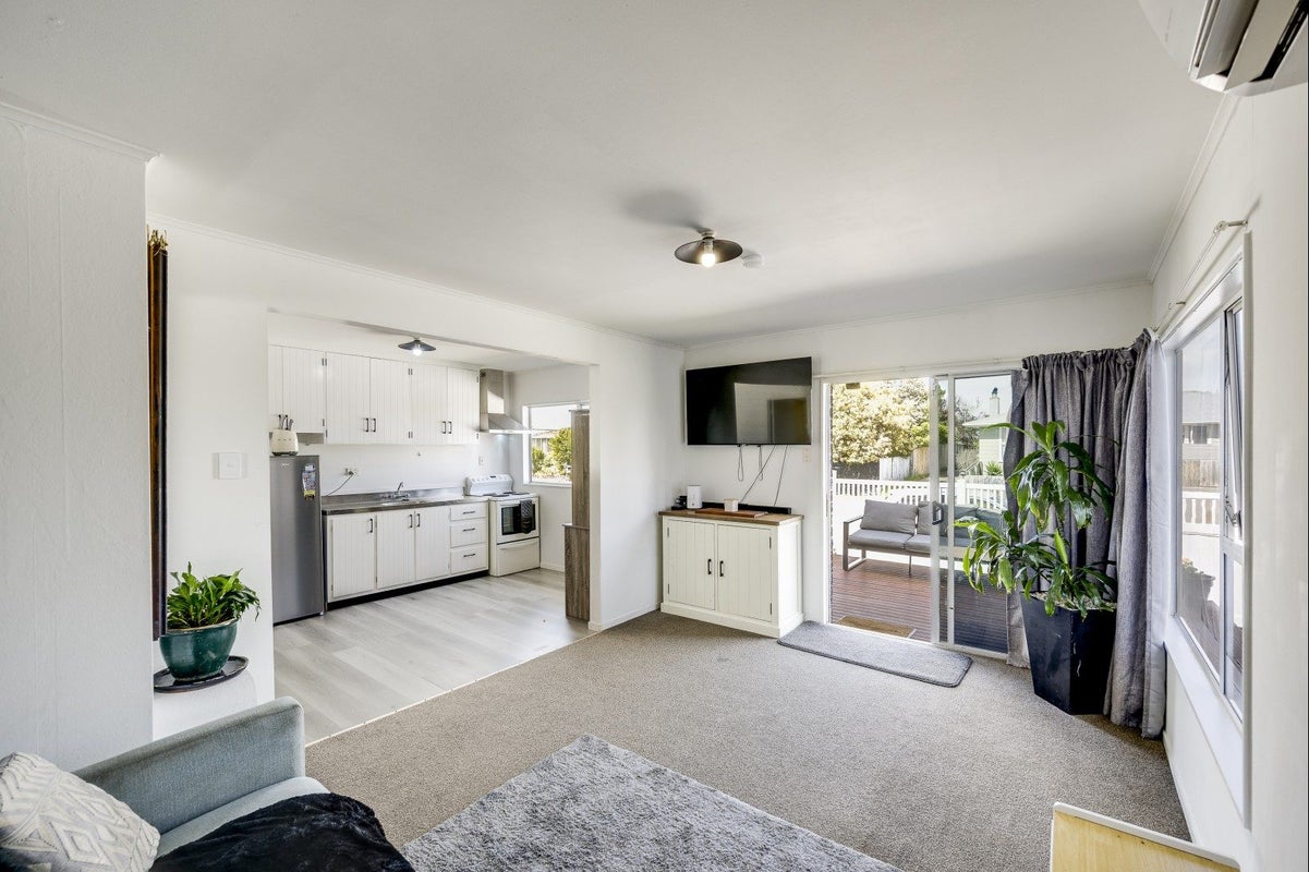 16 Guildford Street, Tamatea, Napier - Carousel 2