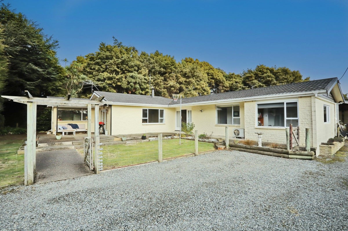 106 Black Road, Otatara - Carousel 1