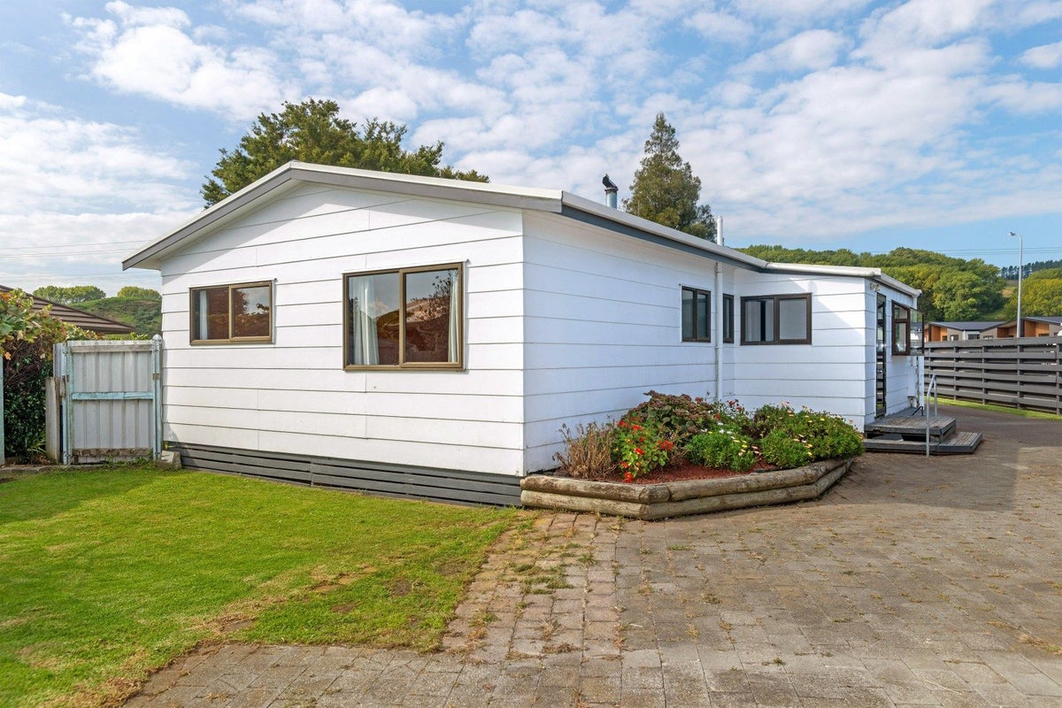 416 Ormond Road, Lytton West, Gisborne - Carousel 1