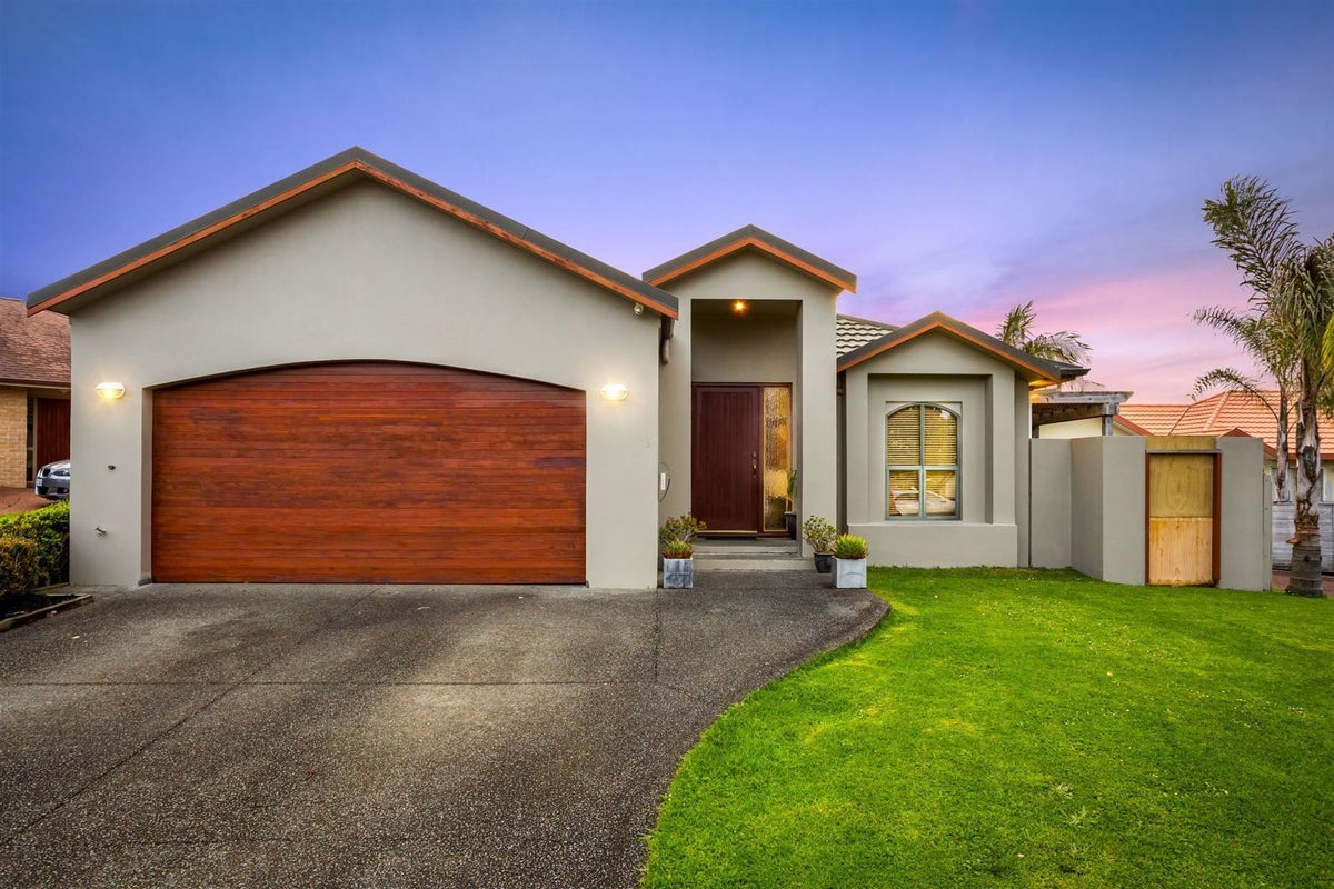 13 Pyrite Street, Westgate, Auckland - Carousel 1