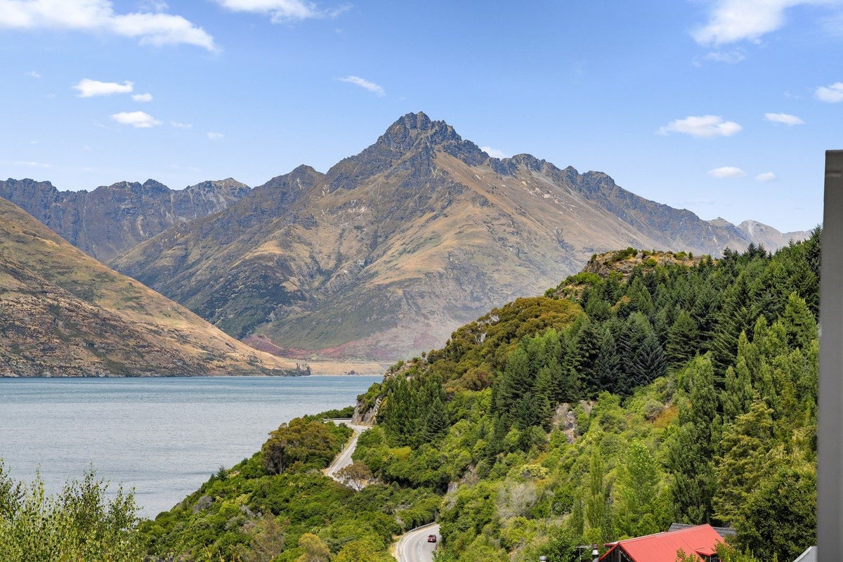 2 Evergreen Place, Sunshine Bay, Queenstown - Carousel 36