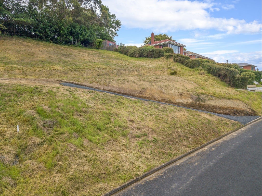 42 Waldron Crescent, Green Island, Dunedin - Carousel 2
