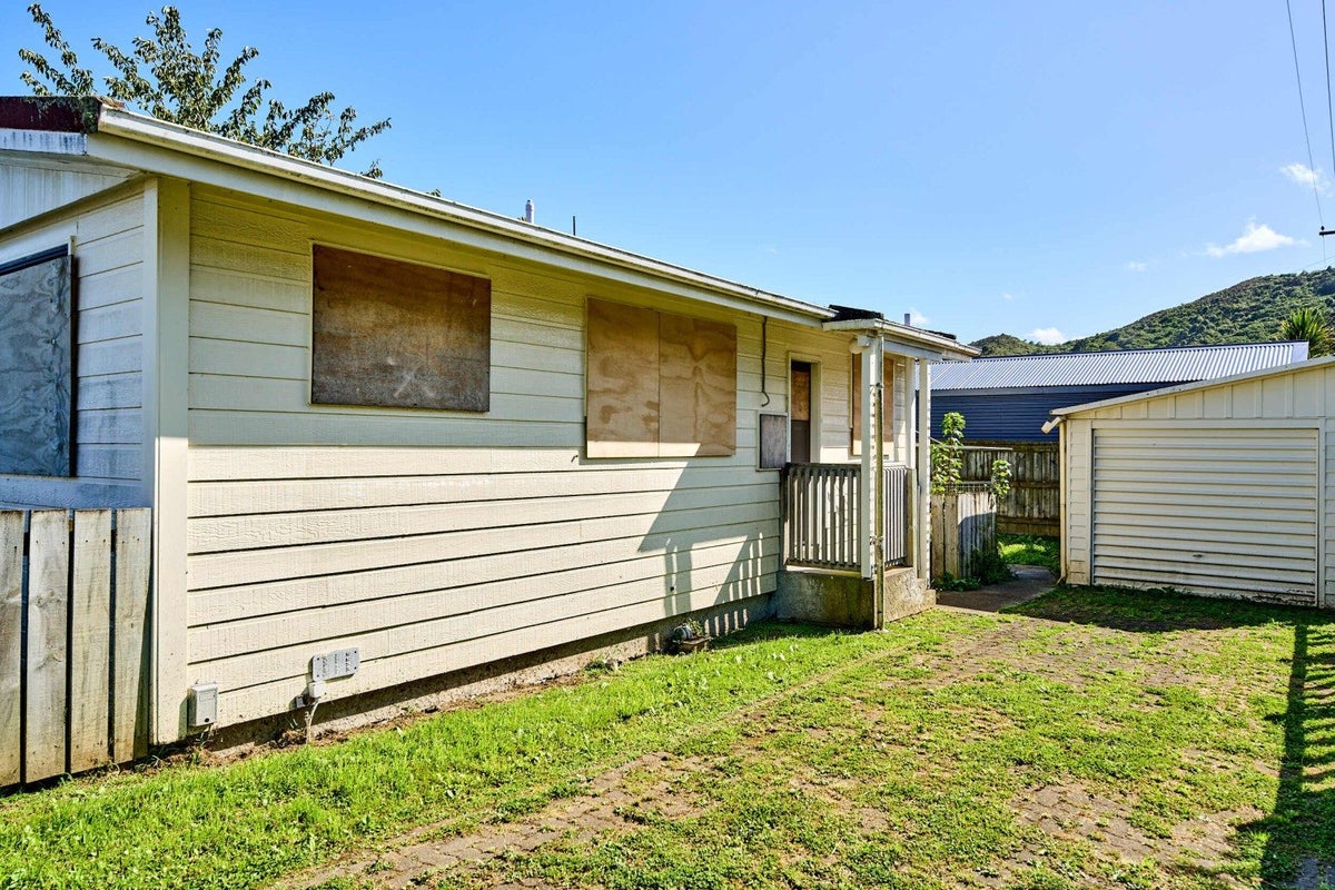 1 Harris Street, Naenae, Lower Hutt - Carousel 2