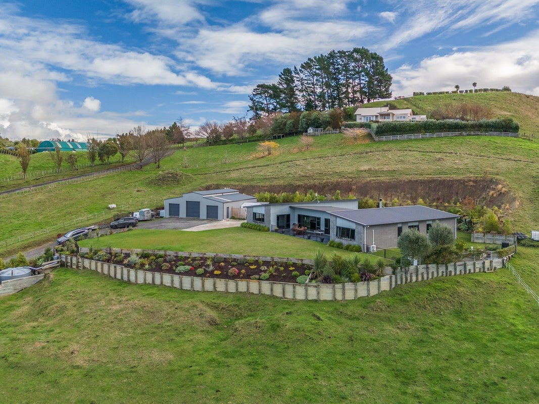 65 Avery Road, Eskdale, Napier - Carousel 1