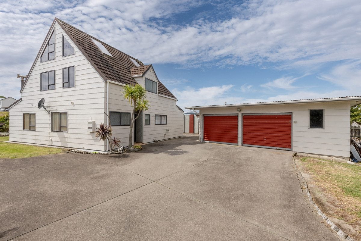 8A Alpha Avenue, Coastlands, Whakatane - Carousel 1