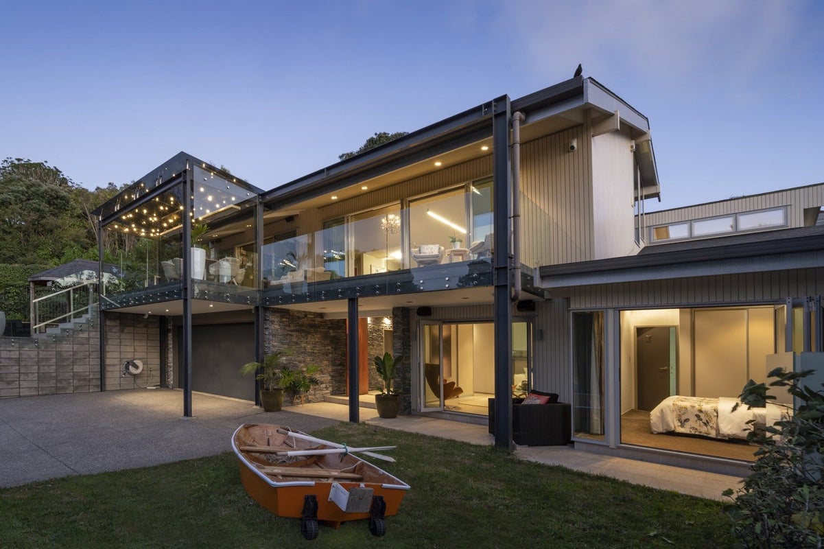 8 Bluff Terrace, Hillsborough, Auckland - Carousel 2