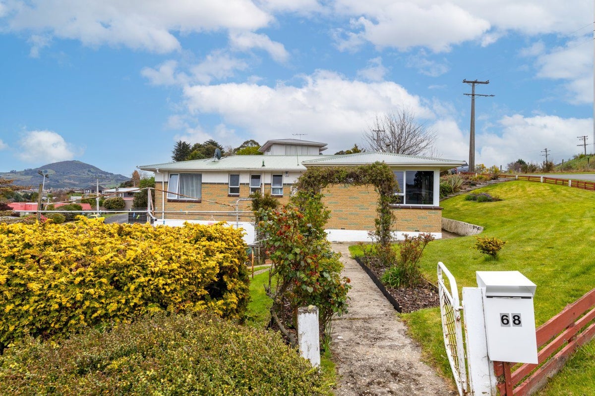68 Waldron Crescent, Green Island, Dunedin - Carousel 2