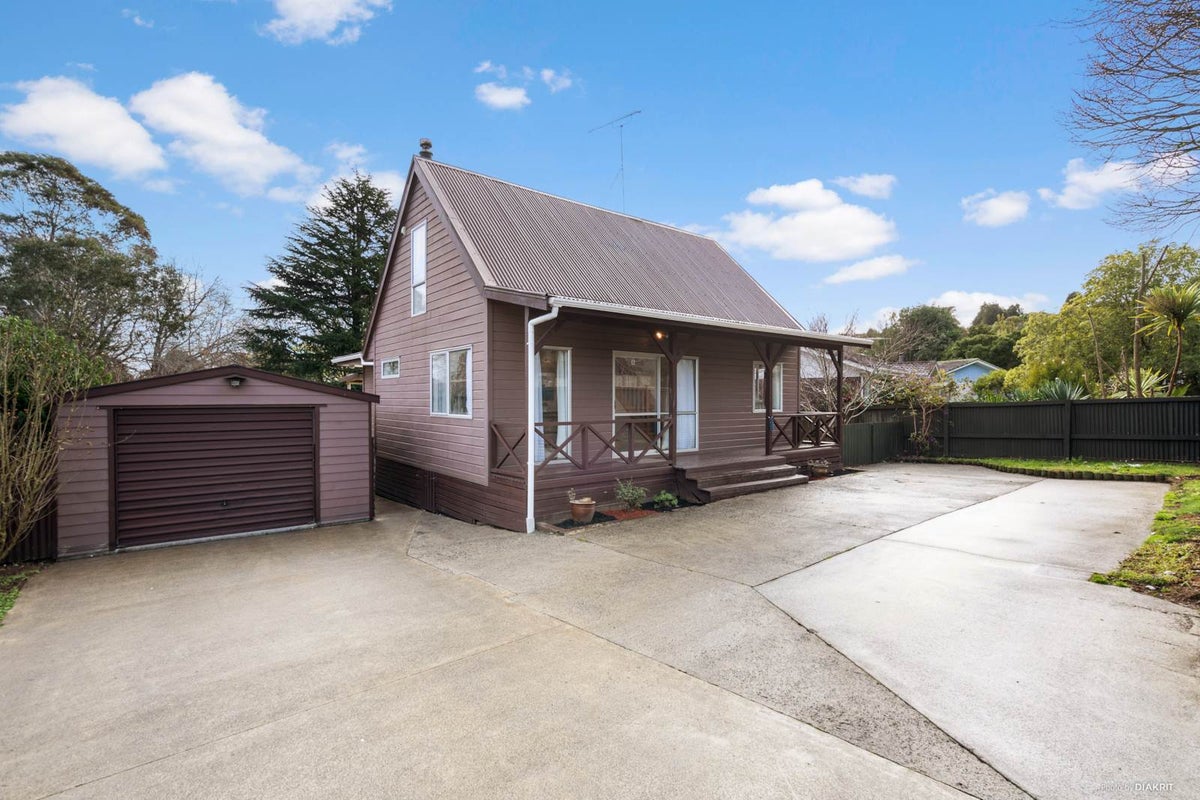 27 Chrisarda Place, Red Hill, Papakura - Carousel 1