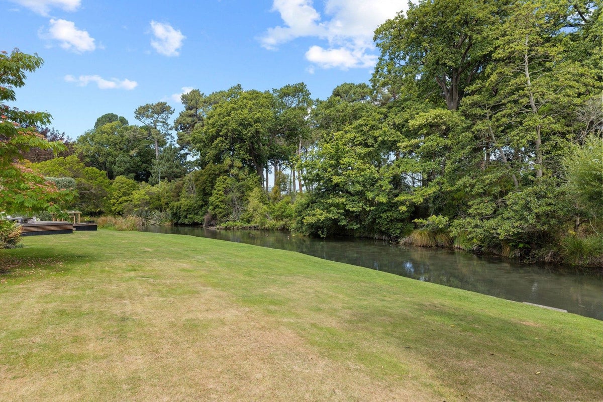 3 Millbank Lane, Merivale, Christchurch - Carousel 21