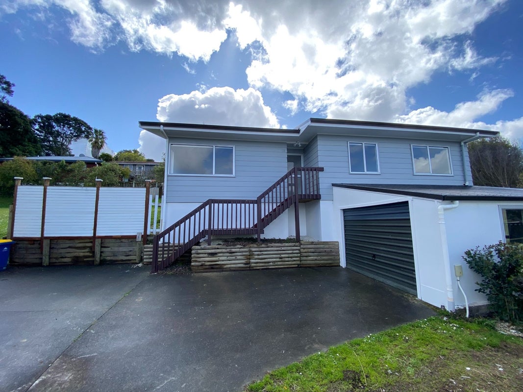 23 Lambrown Drive, Totara Vale, Auckland - Carousel 1
