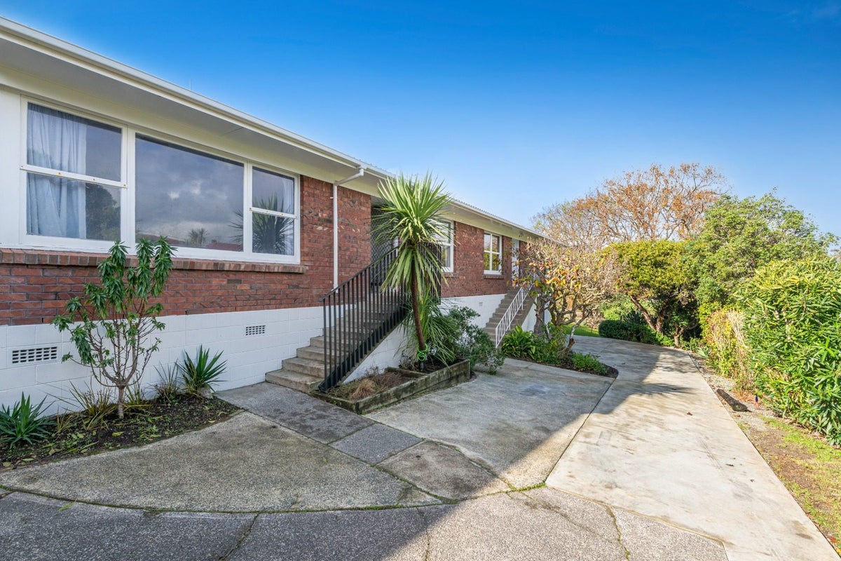 2/11 Roberts Avenue, Bayswater, Auckland - Carousel 2