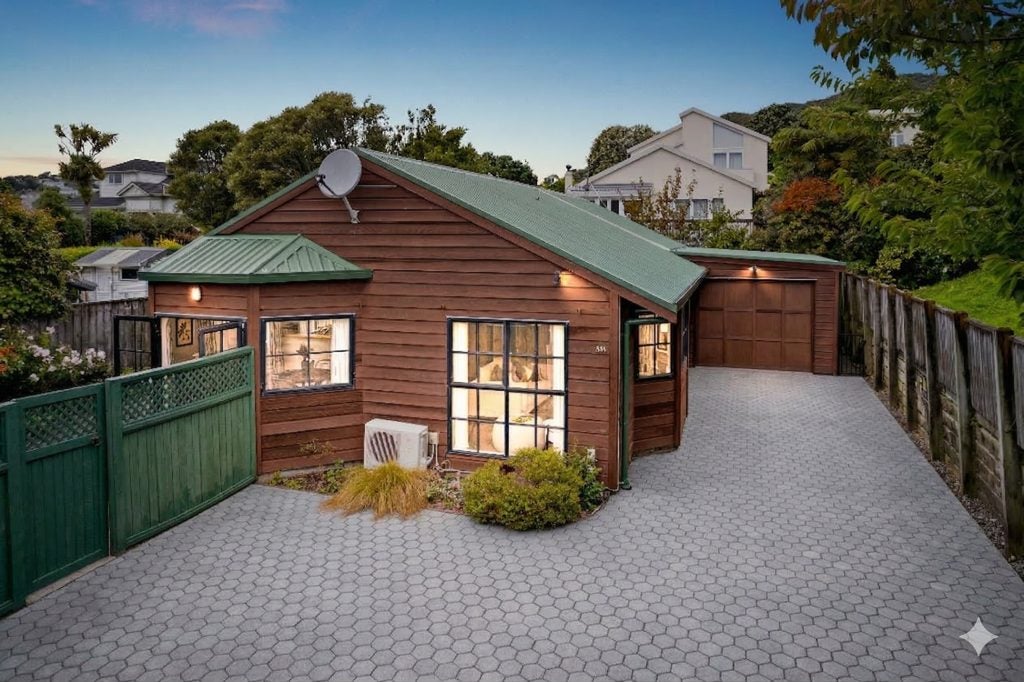 9A Dasent Street, Karori, Wellington - Carousel 1