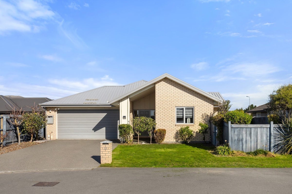 10 ST PETERS CLOSE, Woolston, Christchurch - Carousel 1