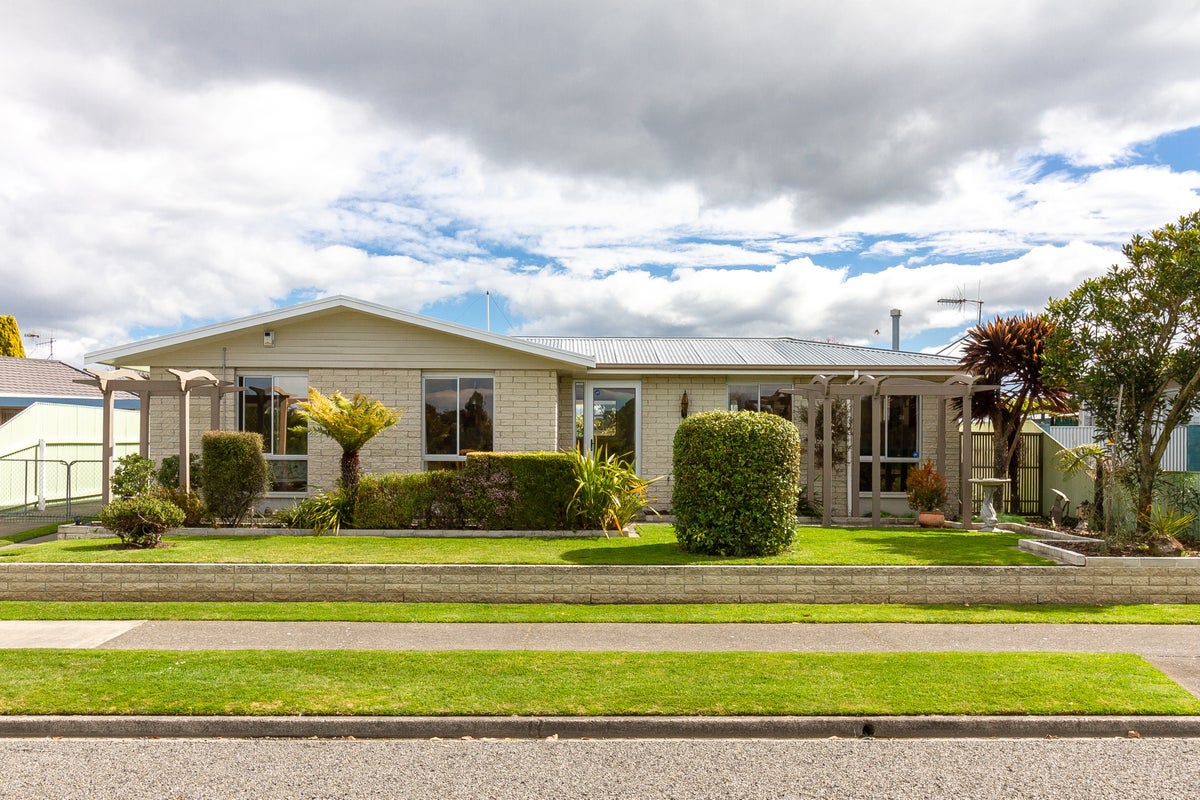 109 Westminster Avenue, Tamatea, Napier - Carousel 1